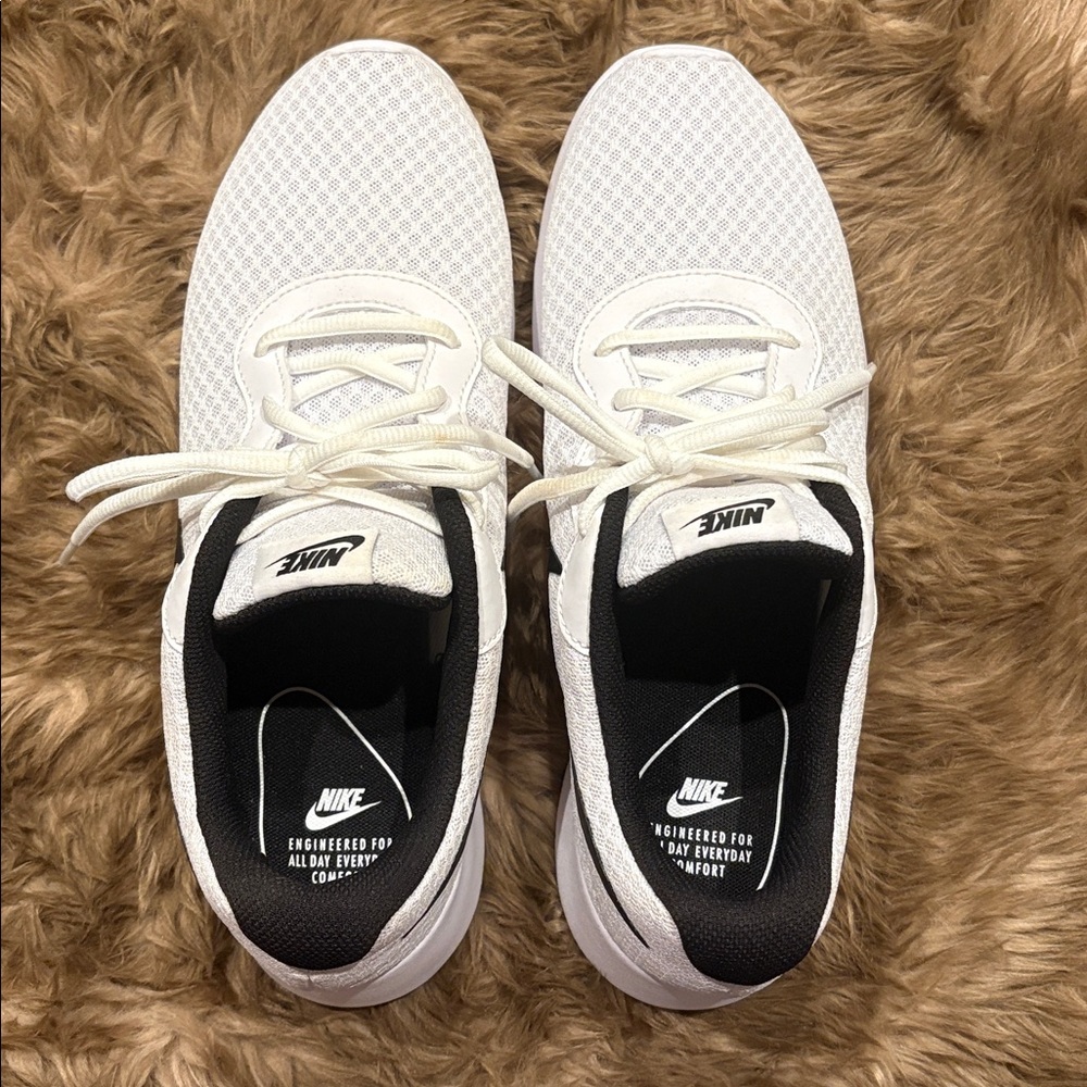 Nike Women’s Tanjun Running Shoes - Picture 4 of 9